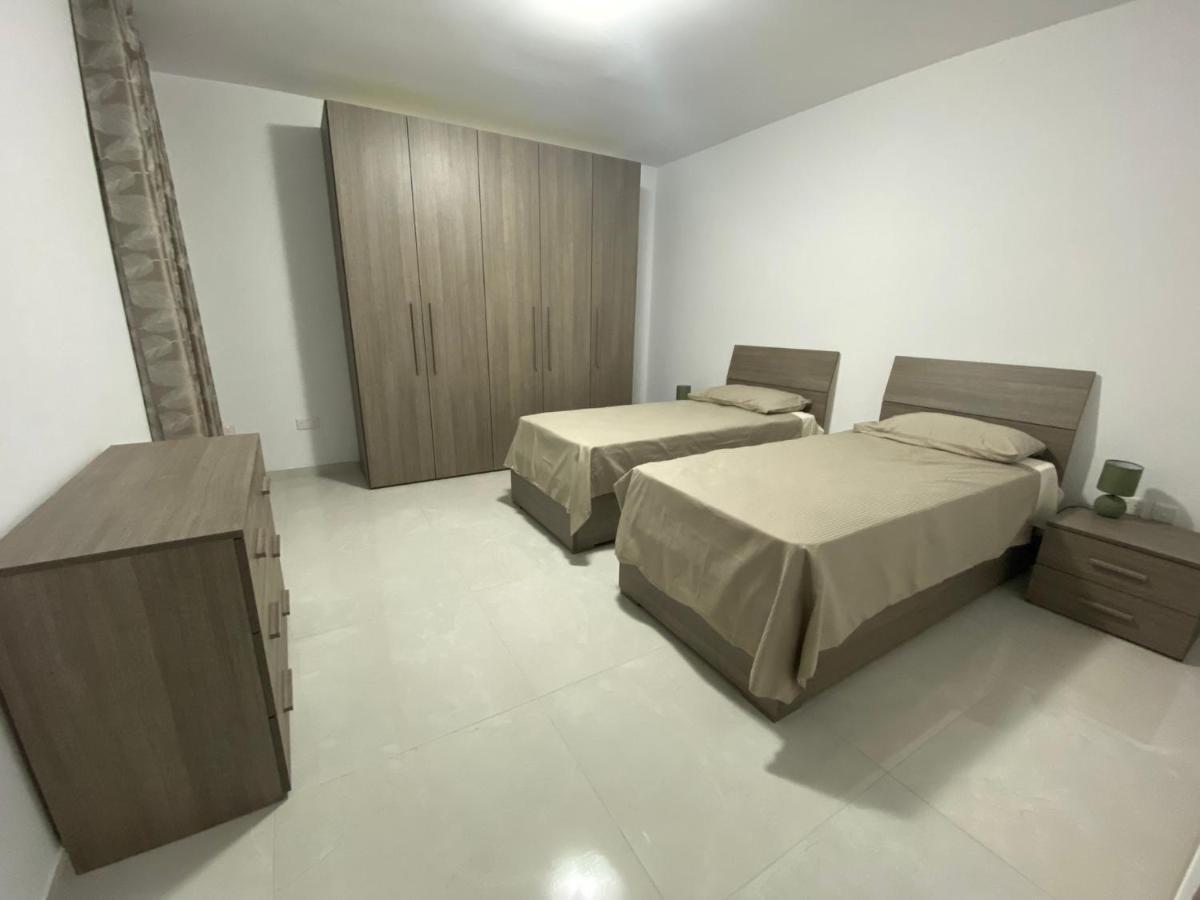 Modern, Spacious, 3 Bedroom Apartment Near Malta International Airport Luqa Exterior photo